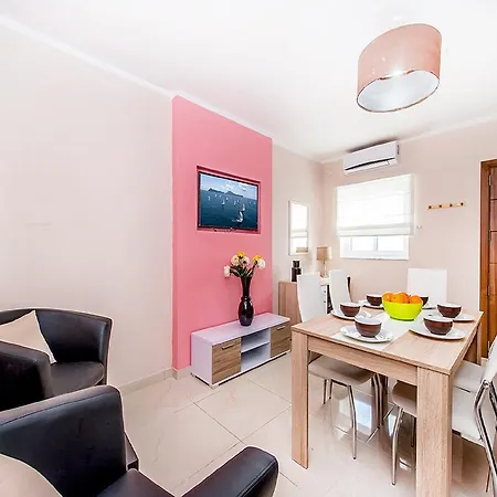 Bayside Apartment *
