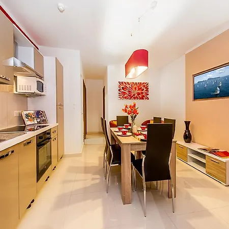 Bayside Apartment *
